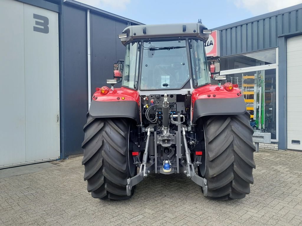 Traktor van het type Massey Ferguson 5S.145 DYNA-6 EXCLUSIVE, Neumaschine in MARIENHEEM (Foto 5)