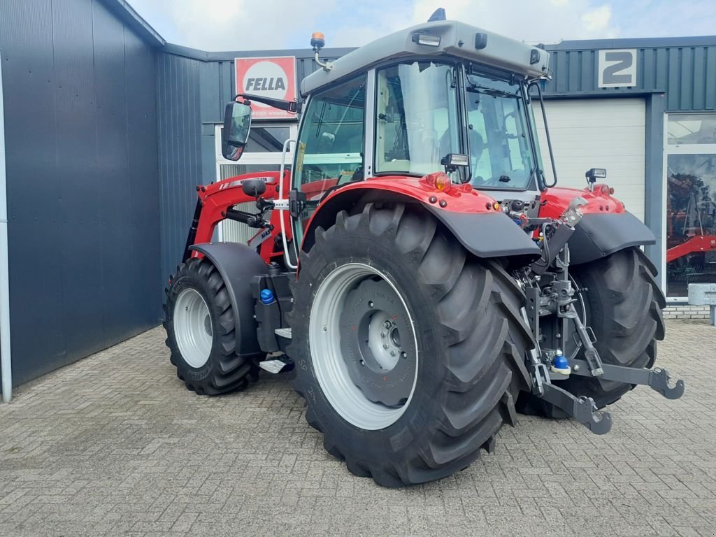 Traktor van het type Massey Ferguson 5S.145 DYNA-6 EXCLUSIVE, Neumaschine in MARIENHEEM (Foto 3)