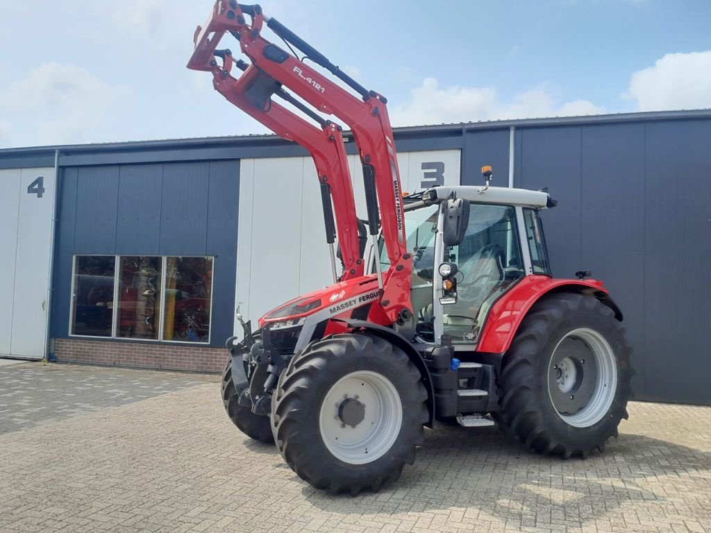 Traktor Türe ait Massey Ferguson 5S.145 DYNA-6 EXCLUSIVE, Neumaschine içinde MARIENHEEM (resim 2)