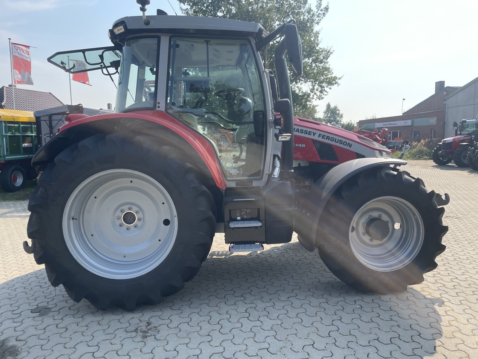 Traktor of the type Massey Ferguson 5S.145 Dyna-6 Exclusive, Gebrauchtmaschine in Voitze (Picture 11)