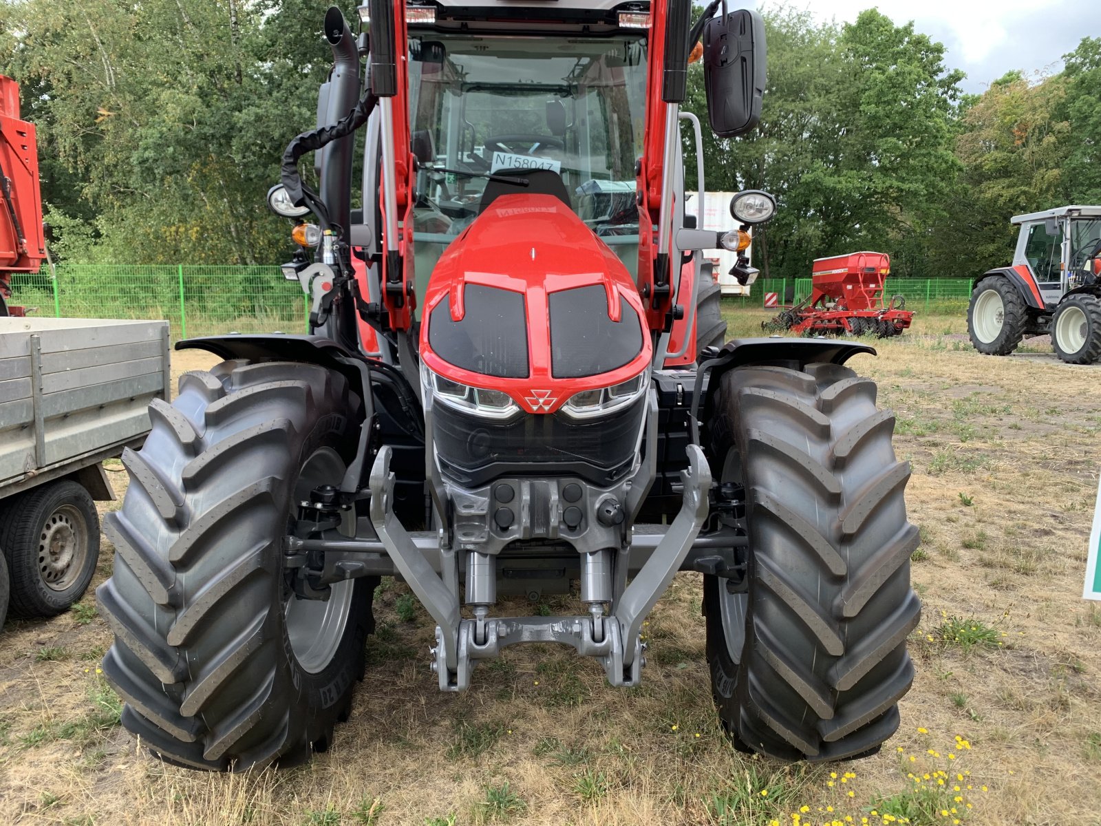 Traktor des Typs Massey Ferguson 5S.145 Dyna-6 Exclusive, Vorführmaschine in Wittingen (Bild 2)