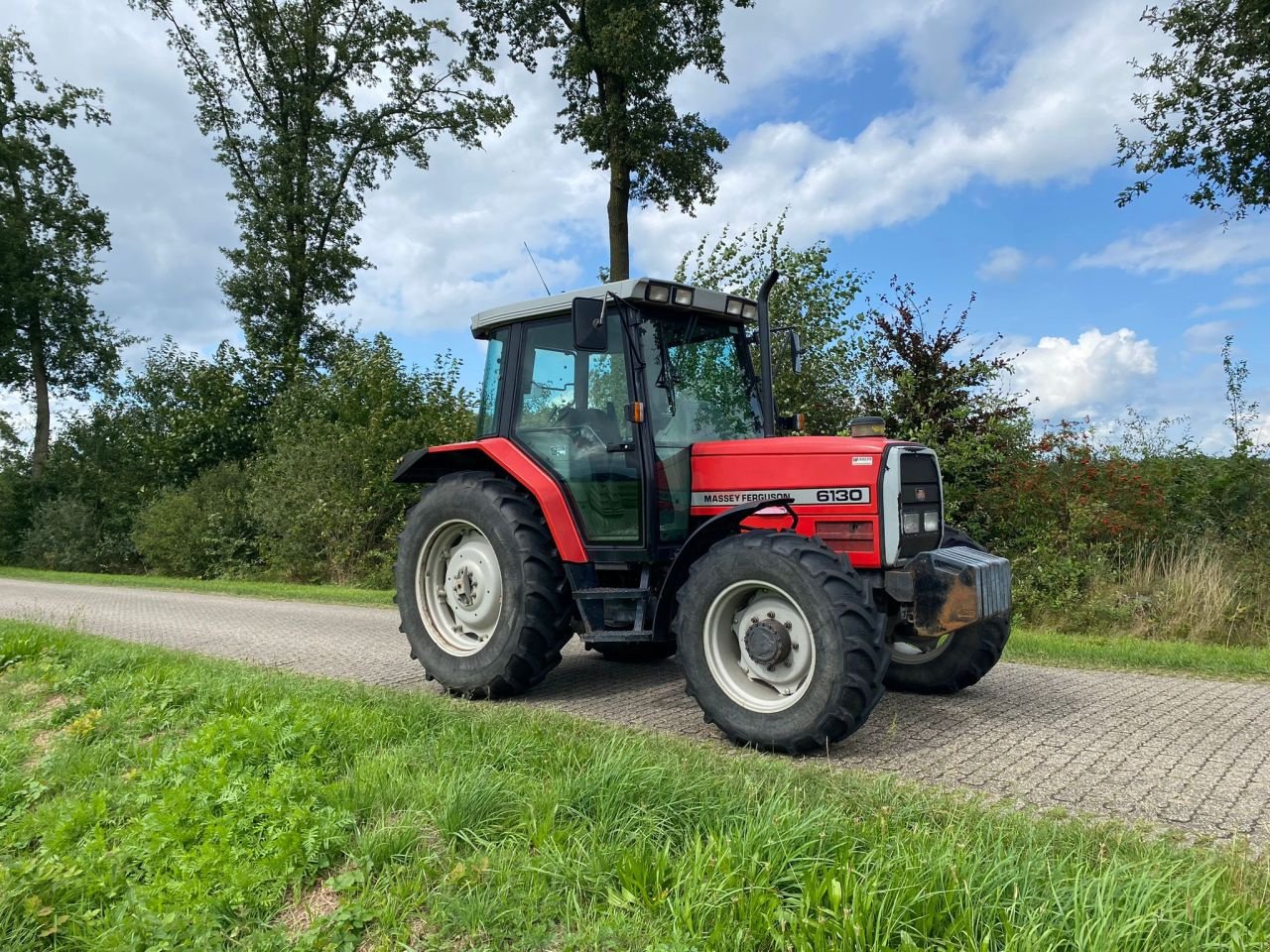 Traktor of the type Massey Ferguson 6130 Power Shift, Gebrauchtmaschine in Winterswijk - Huppel (Picture 3)