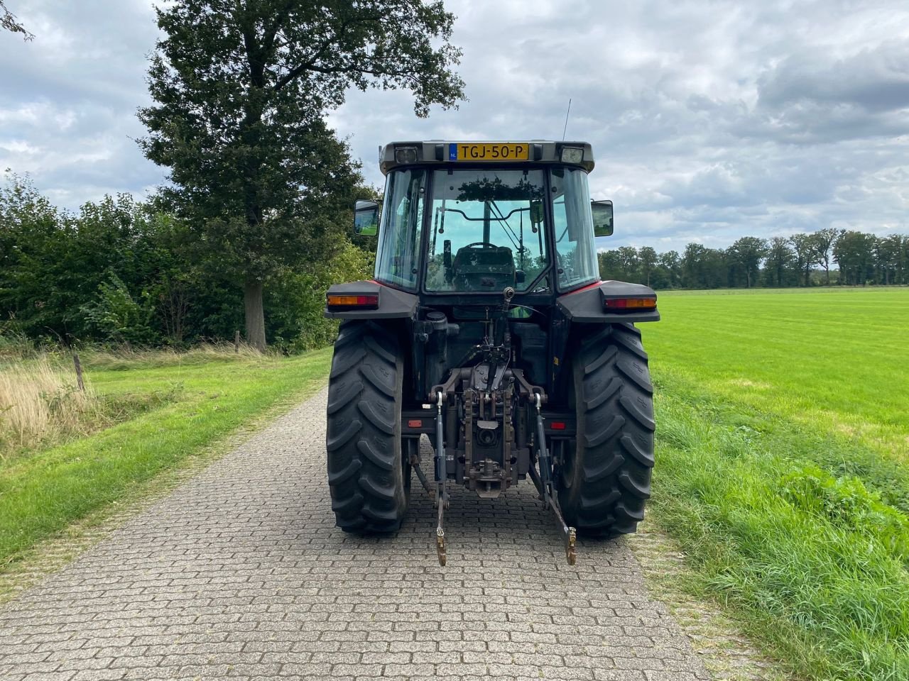 Traktor of the type Massey Ferguson 6130 Power Shift, Gebrauchtmaschine in Winterswijk - Huppel (Picture 4)