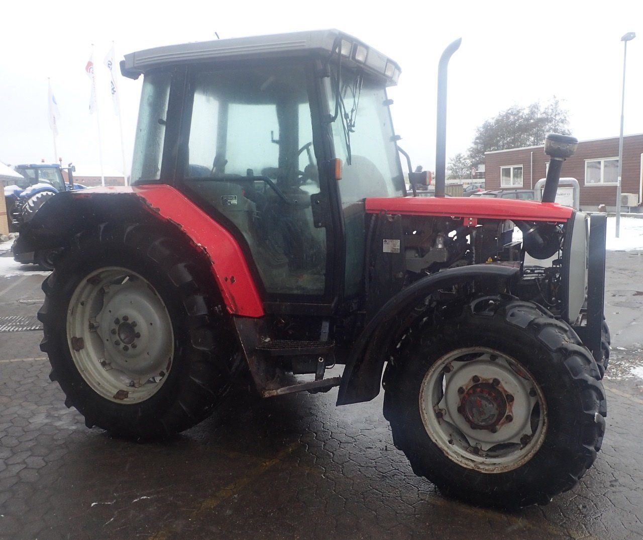 Traktor van het type Massey Ferguson 6130, Gebrauchtmaschine in Viborg (Foto 2)