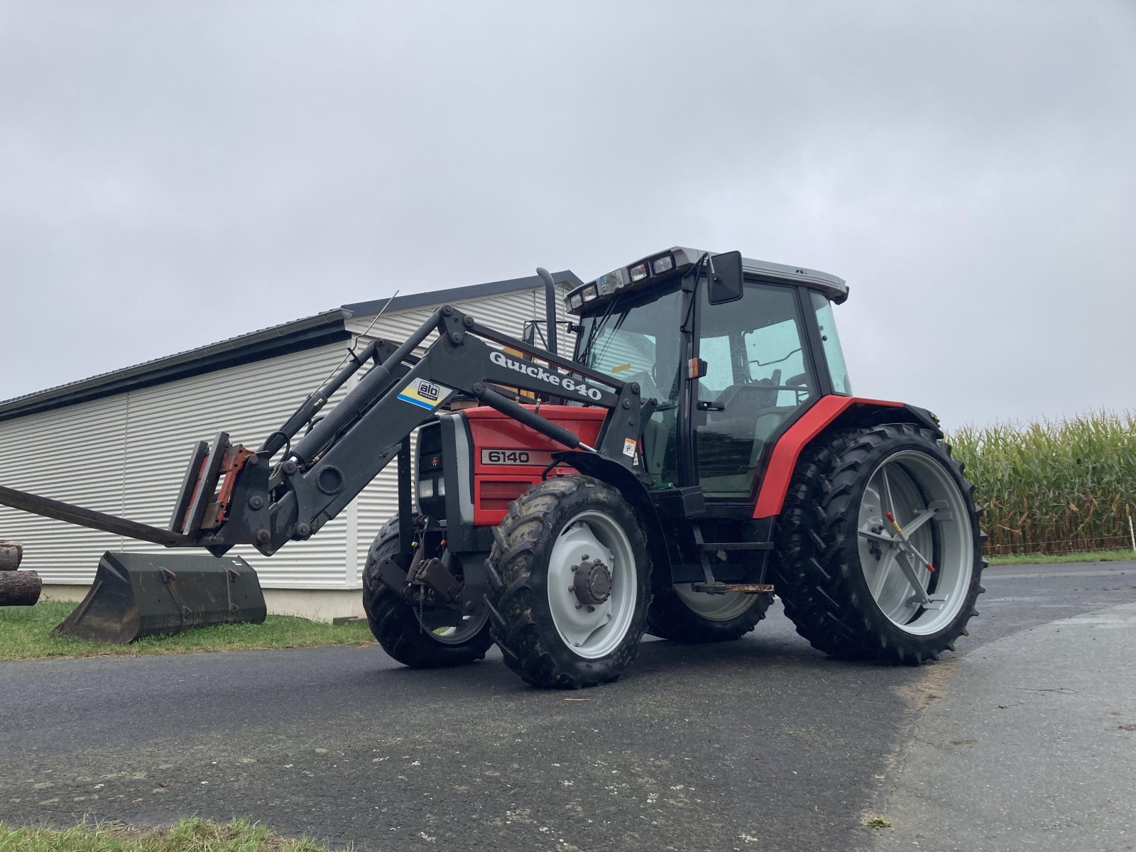 Traktor des Typs Massey Ferguson 6140, Gebrauchtmaschine in Kirchenlamitz (Bild 1)