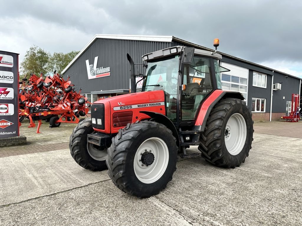 Traktor of the type Massey Ferguson 6255 DYNASHIFT, Gebrauchtmaschine in MARIENHEEM (Picture 1)