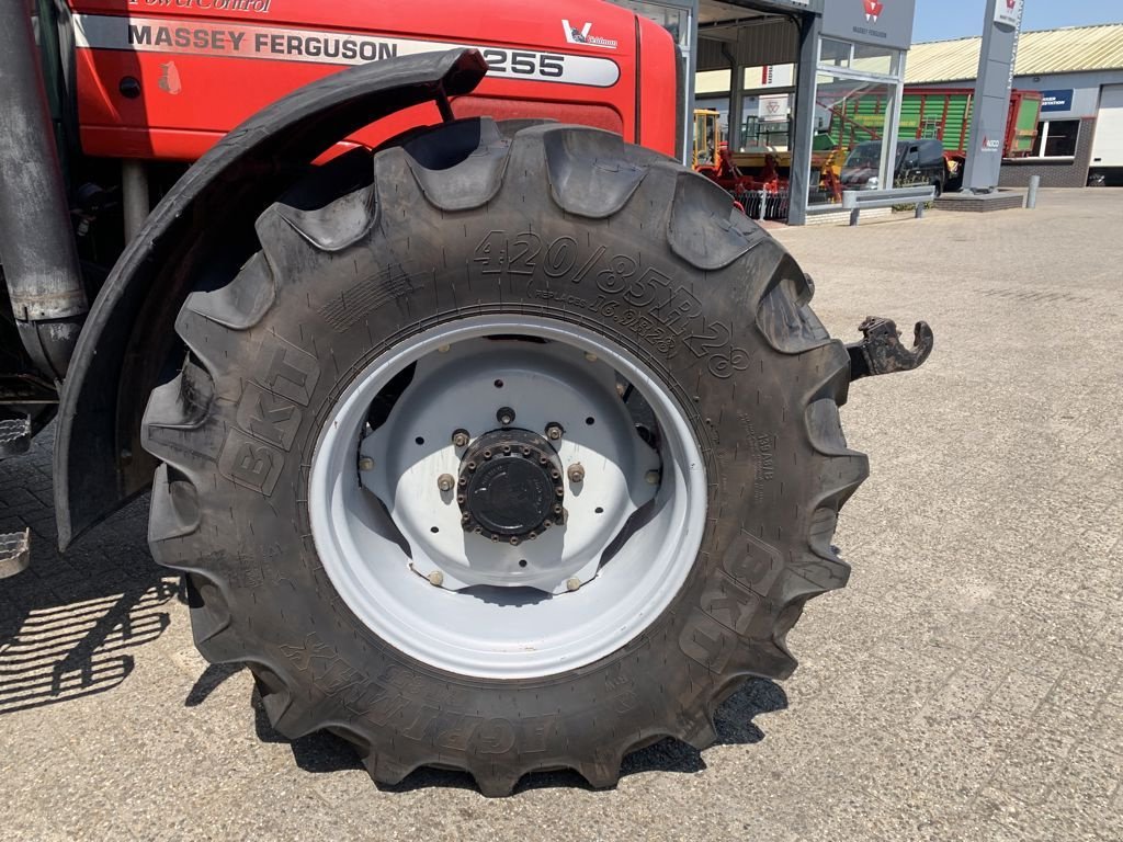 Traktor van het type Massey Ferguson 6255 DYNASHIFT, Gebrauchtmaschine in MARIENHEEM (Foto 9)