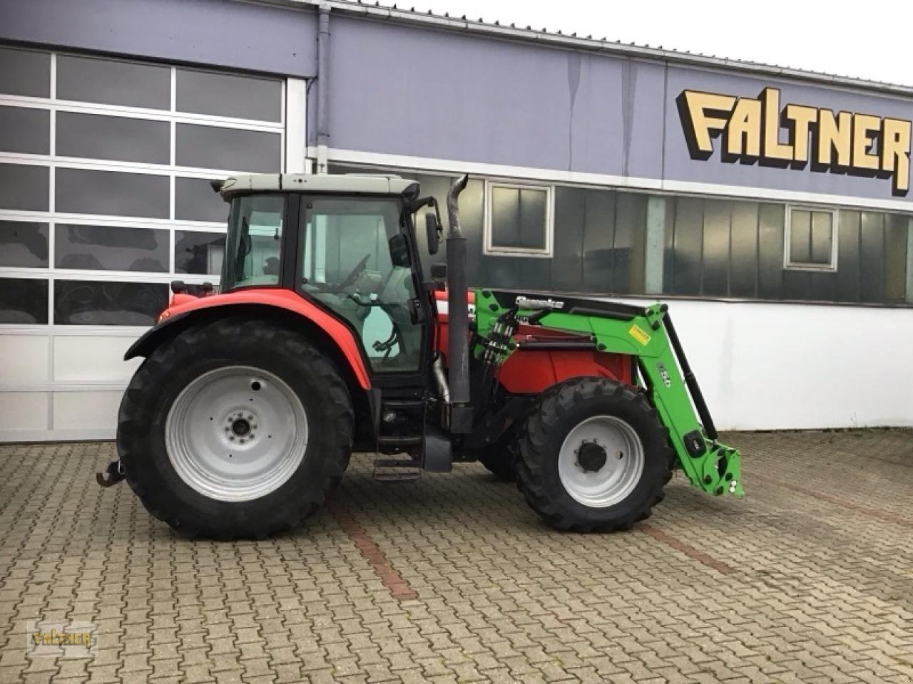 Traktor des Typs Massey Ferguson 6465, Gebrauchtmaschine in Büchlberg (Bild 1)