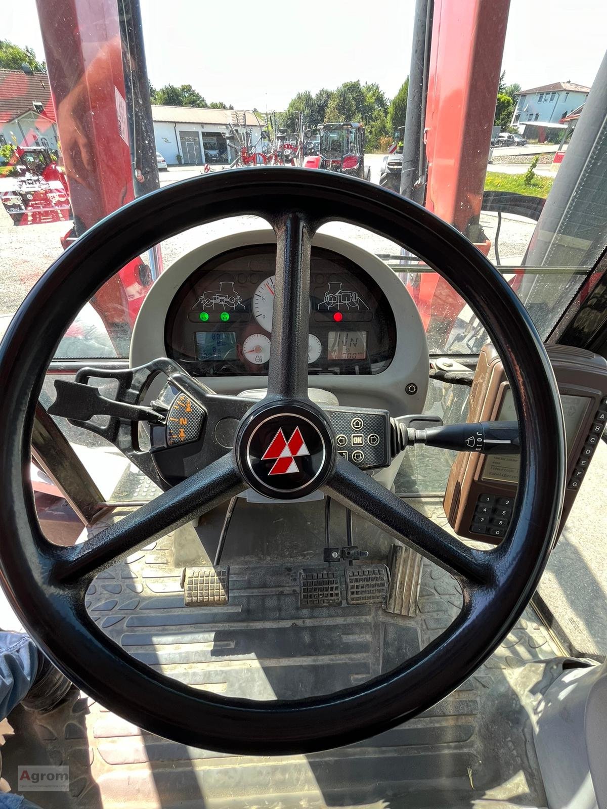 Traktor of the type Massey Ferguson 6480, Gebrauchtmaschine in Uttenweiler (Picture 9)