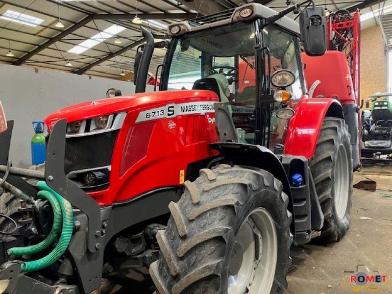 Traktor van het type Massey Ferguson 6713 S D6 EF DX, Gebrauchtmaschine in Gennes sur glaize (Foto 1)