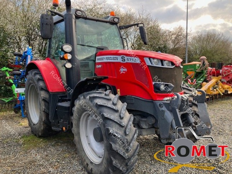 Traktor des Typs Massey Ferguson 6713 S D6 EF MR, Gebrauchtmaschine in Gennes sur glaize (Bild 2)