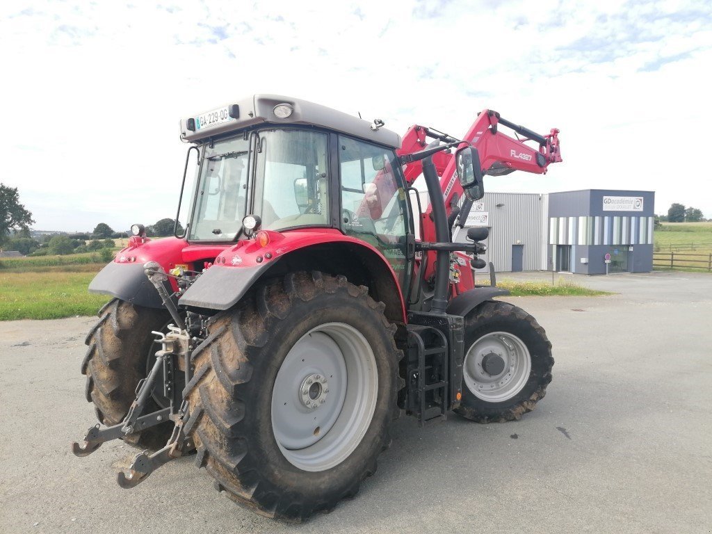 Traktor van het type Massey Ferguson 6713 S, Gebrauchtmaschine in Le Horps (Foto 8)