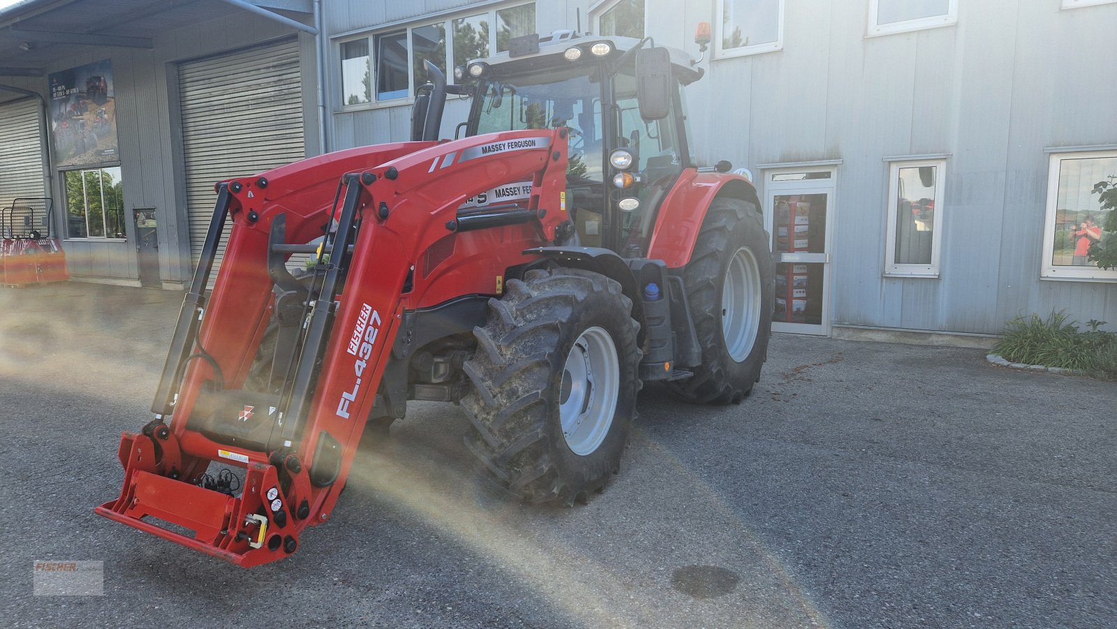 Traktor типа Massey Ferguson 6714 S, Gebrauchtmaschine в Pfoerring (Фотография 1)