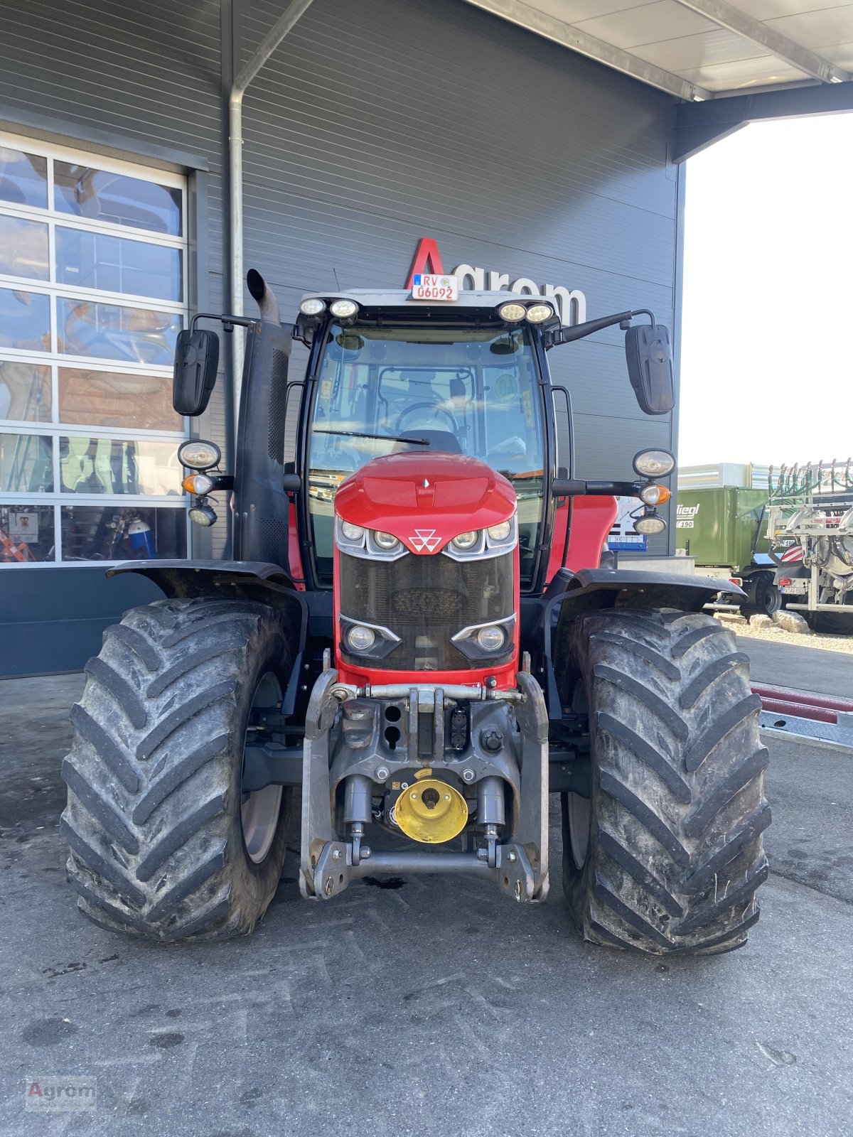 Traktor του τύπου Massey Ferguson 6716 S, Gebrauchtmaschine σε Riedhausen (Φωτογραφία 1)