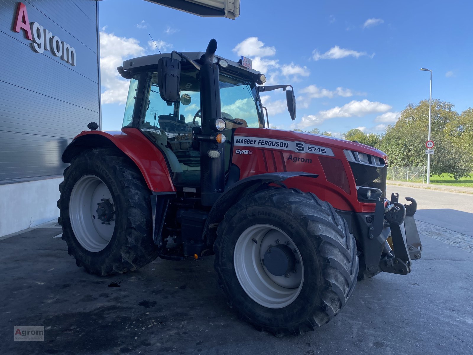 Traktor типа Massey Ferguson 6716 S, Gebrauchtmaschine в Riedhausen (Фотография 3)