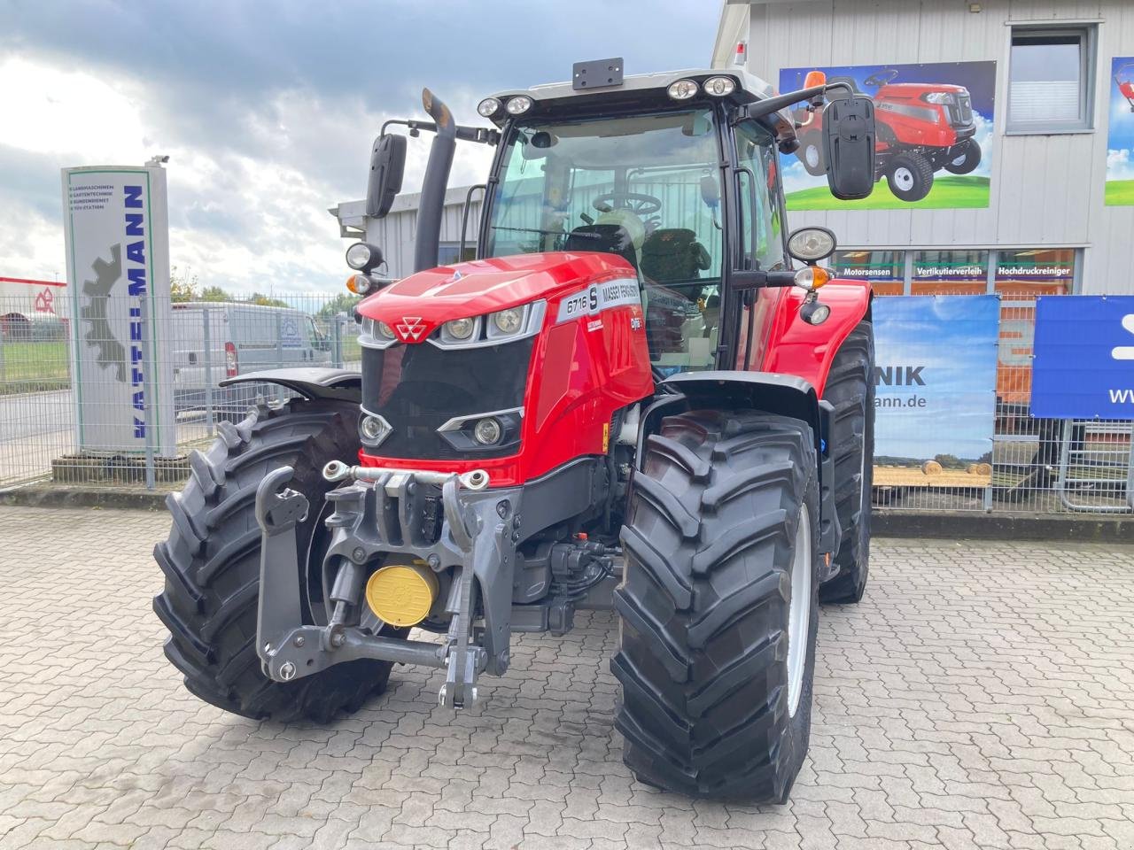 Traktor of the type Massey Ferguson 6716S Dyna 6, Gebrauchtmaschine in Stuhr (Picture 1)