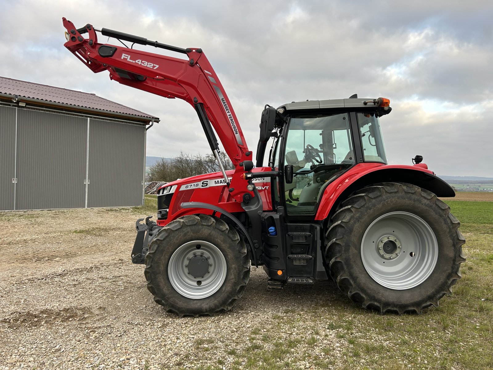 Traktor of the type Massey Ferguson 6718 S, Gebrauchtmaschine in Altendorf (Picture 5)