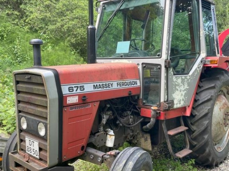 Traktor типа Massey Ferguson 675, Gebrauchtmaschine в Rødding