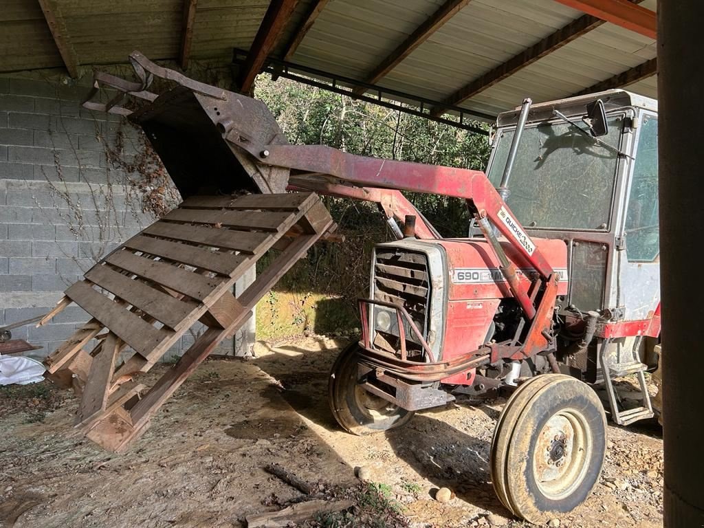 Traktor tip Massey Ferguson 690 2RM, Gebrauchtmaschine in Aubiet (Poză 2)