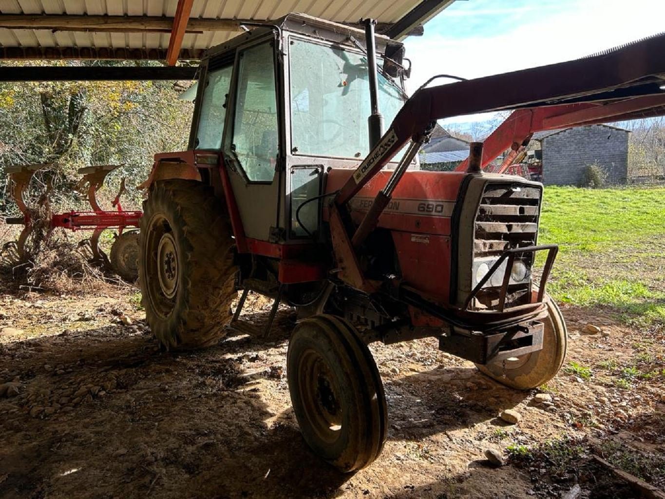 Traktor типа Massey Ferguson 690 2RM, Gebrauchtmaschine в Aubiet (Фотография 1)