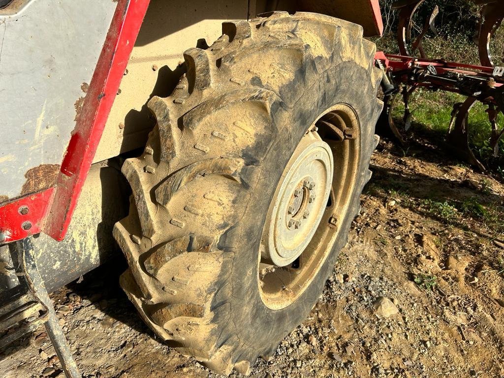 Traktor a típus Massey Ferguson 690 2RM, Gebrauchtmaschine ekkor: ST ELIX THEUX (Kép 3)