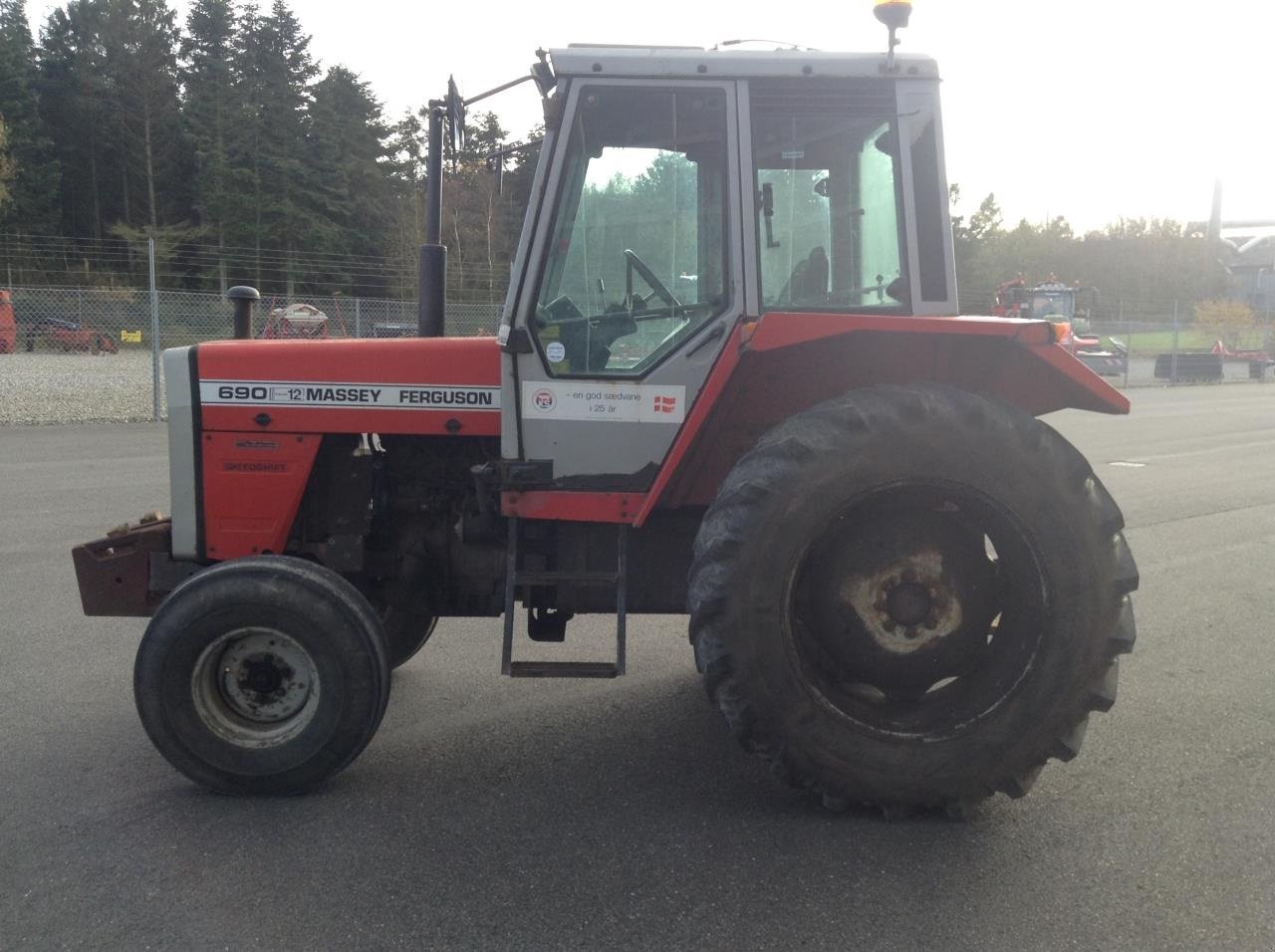 Traktor Türe ait Massey Ferguson 690 - 2WD, Gebrauchtmaschine içinde Farsø (resim 3)