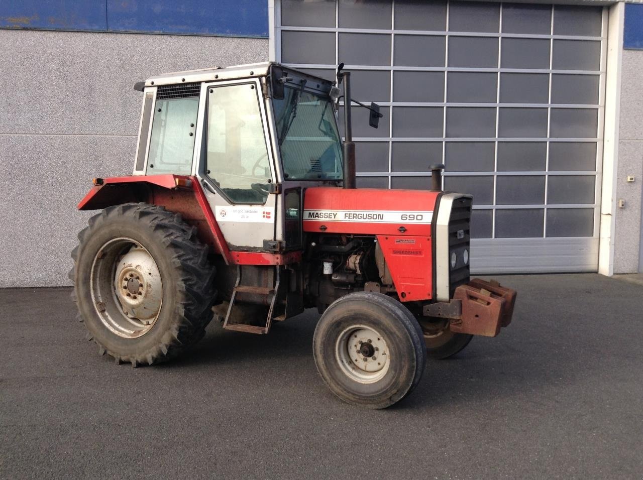 Traktor типа Massey Ferguson 690 - 2WD, Gebrauchtmaschine в Farsø (Фотография 1)