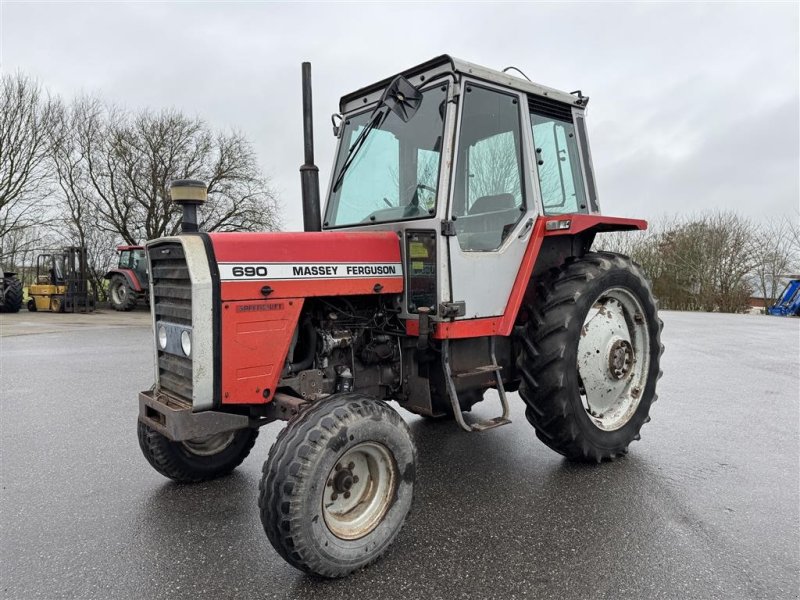 Traktor tipa Massey Ferguson 690 SÆRDELES VELHOLDT OG SPEEDSHIFT!, Gebrauchtmaschine u Nørager (Slika 1)