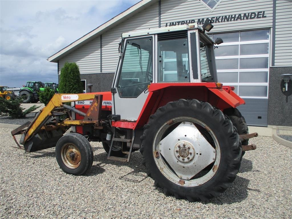 Traktor of the type Massey Ferguson 690-speedshift med hyrdralisk læsser med 3. funktion, Gebrauchtmaschine in Lintrup (Picture 4)