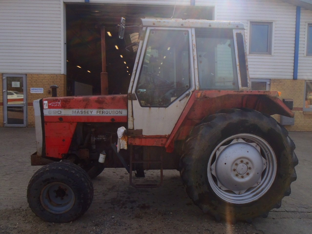 Traktor del tipo Massey Ferguson 690, Gebrauchtmaschine In Viborg (Immagine 1)