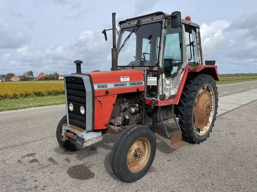 Traktor of the type Massey Ferguson 690, Gebrauchtmaschine in Callantsoog (Picture 1)