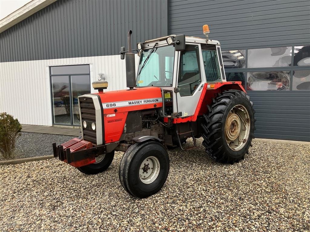 Traktor tip Massey Ferguson 698 kun 5600 timer, Gebrauchtmaschine in Thorsø (Poză 1)