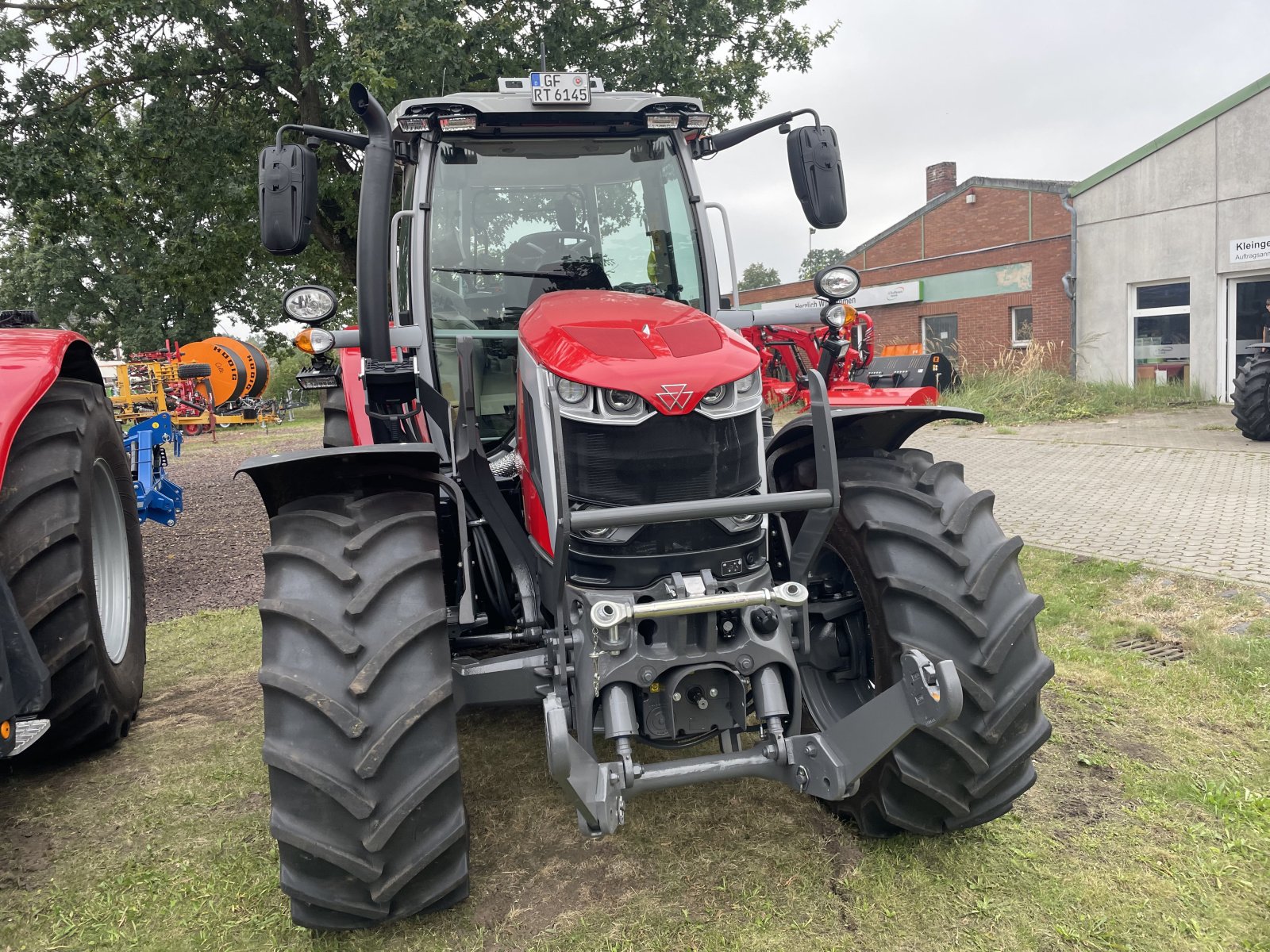 Traktor of the type Massey Ferguson 6S.145 Dyna-VT EXCLUSIVE, Gebrauchtmaschine in Voitze (Picture 2)