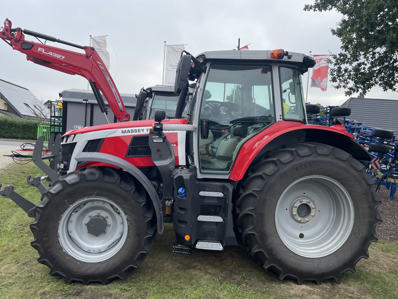 Traktor of the type Massey Ferguson 6S.145 Dyna-VT EXCLUSIVE, Gebrauchtmaschine in Voitze (Picture 1)