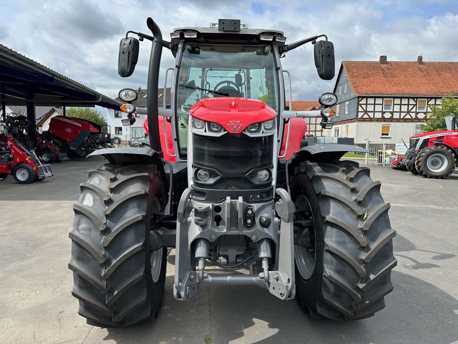 Traktor des Typs Massey Ferguson 6S.165 Dyna-VT EXCLUSIVE, Neumaschine in Amöneburg - Roßdorf (Bild 3)