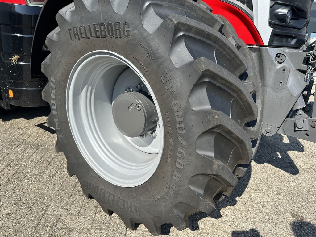 Traktor of the type Massey Ferguson 6S.180 DYNA-VT EFFICIENT, Neumaschine in MARIENHEEM (Picture 10)