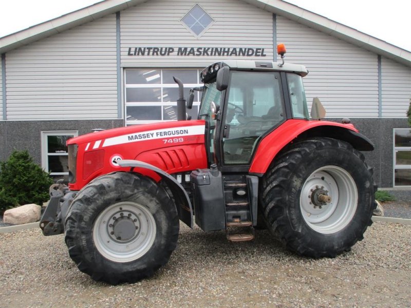 Traktor typu Massey Ferguson 7499 Dyna VT med 4stk fabriksnye dæk til. Den er med frontlift, affejederet foraksel og affejederet kabine på, Gebrauchtmaschine v Lintrup