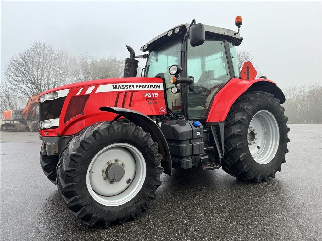 Traktor типа Massey Ferguson 7615 Dyna VT KUN 4700 TIMER OG FULD AFFJEDRING!, Gebrauchtmaschine в Nørager (Фотография 2)