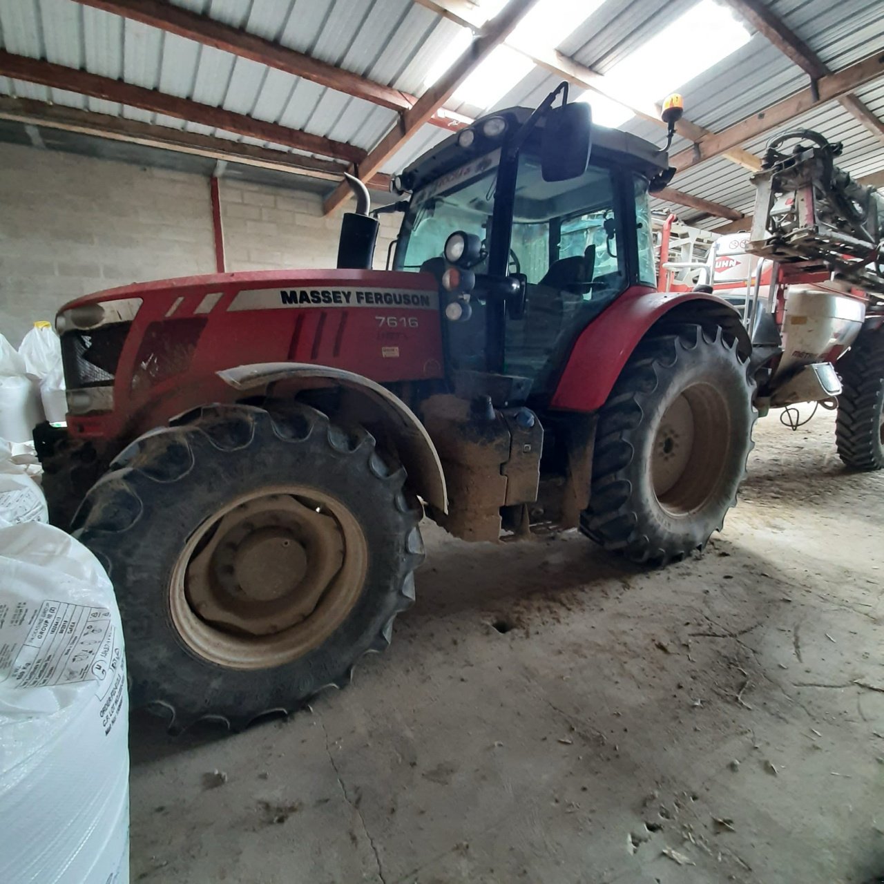 Traktor a típus Massey Ferguson 7616 DYNA-6 EFFICIENT, Gebrauchtmaschine ekkor: CHATEAU PORCIEN (Kép 1)