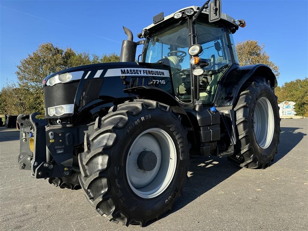 Traktor of the type Massey Ferguson 7716 Dyna VT BLACK EDITION! KUN 1400 TIMER OG FRONT PTO!, Gebrauchtmaschine in Nørager (Picture 1)