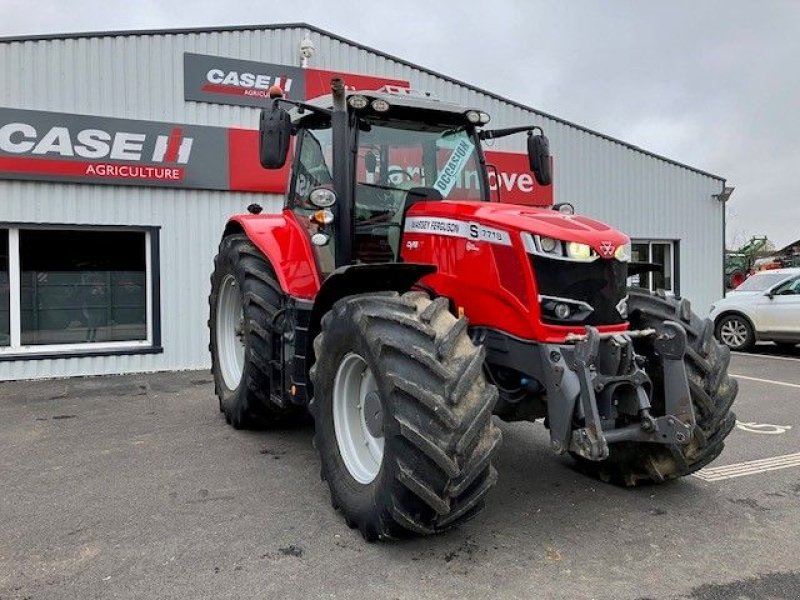 Traktor van het type Massey Ferguson 7718 S DVT EXCLUSIVE, Gebrauchtmaschine in POUSSAY (Foto 1)