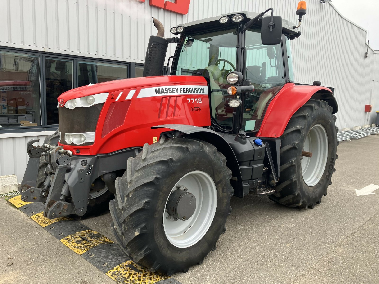 Traktor Türe ait Massey Ferguson 7718, Gebrauchtmaschine içinde BLENDECQUES (resim 1)