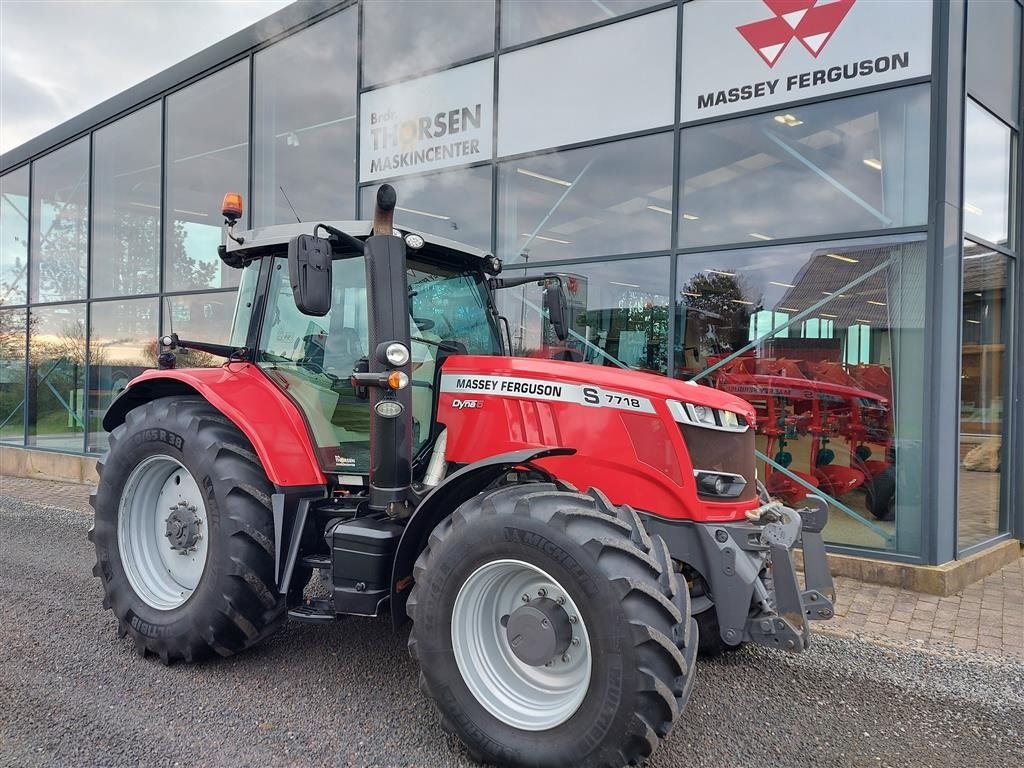 Traktor Türe ait Massey Ferguson 7718S Dyna 6 Essential Frontlift, Gebrauchtmaschine içinde Nykøbing M (resim 2)