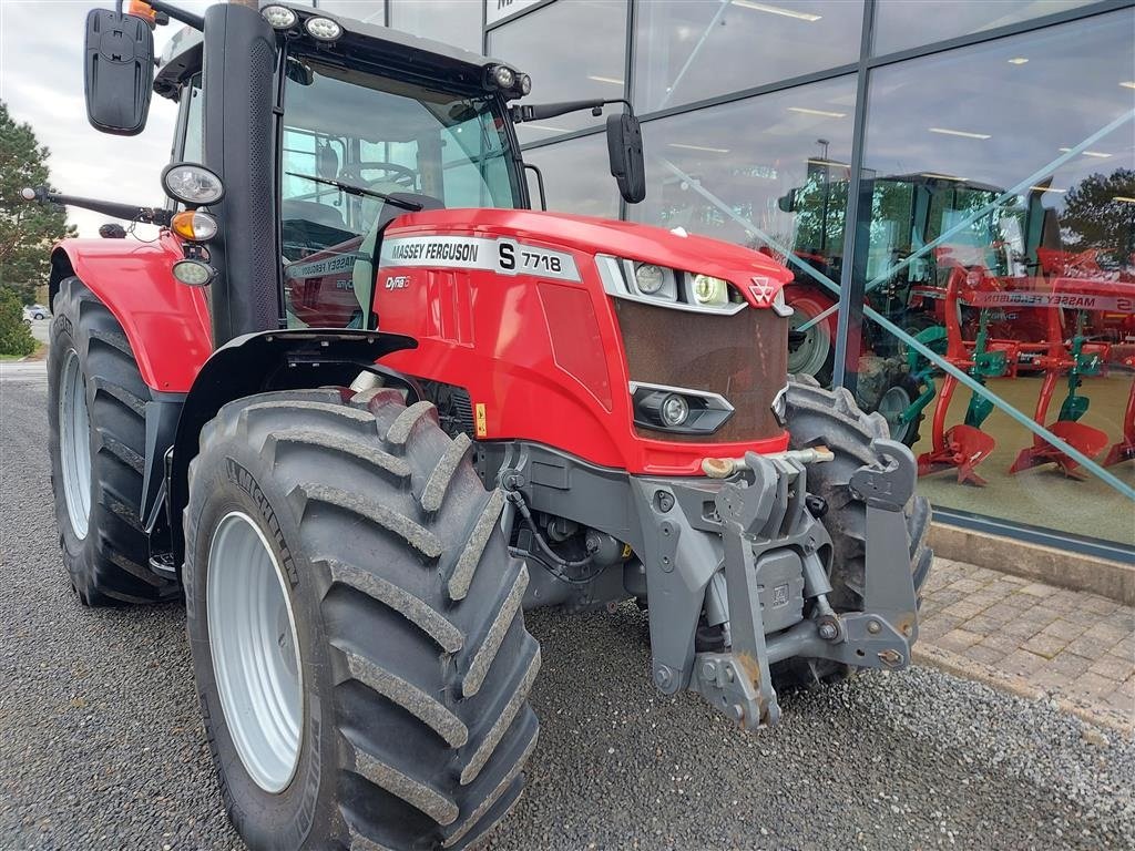 Traktor Türe ait Massey Ferguson 7718S Dyna 6 Essential Frontlift, Gebrauchtmaschine içinde Nykøbing M (resim 4)