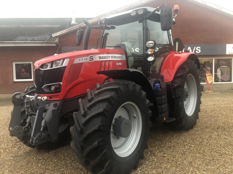 Traktor van het type Massey Ferguson 7718S DYNA 6 NEW EFF, Gebrauchtmaschine in Videbæk (Foto 1)