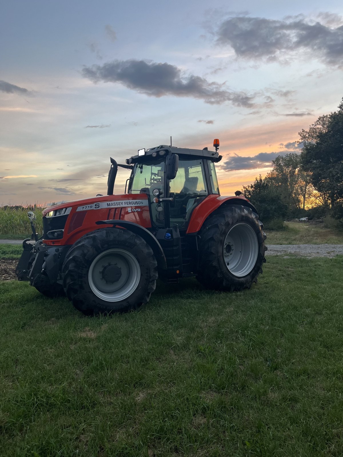 Traktor van het type Massey Ferguson 7719 S Dyna-VT, Gebrauchtmaschine in Düllstadt (Foto 1)