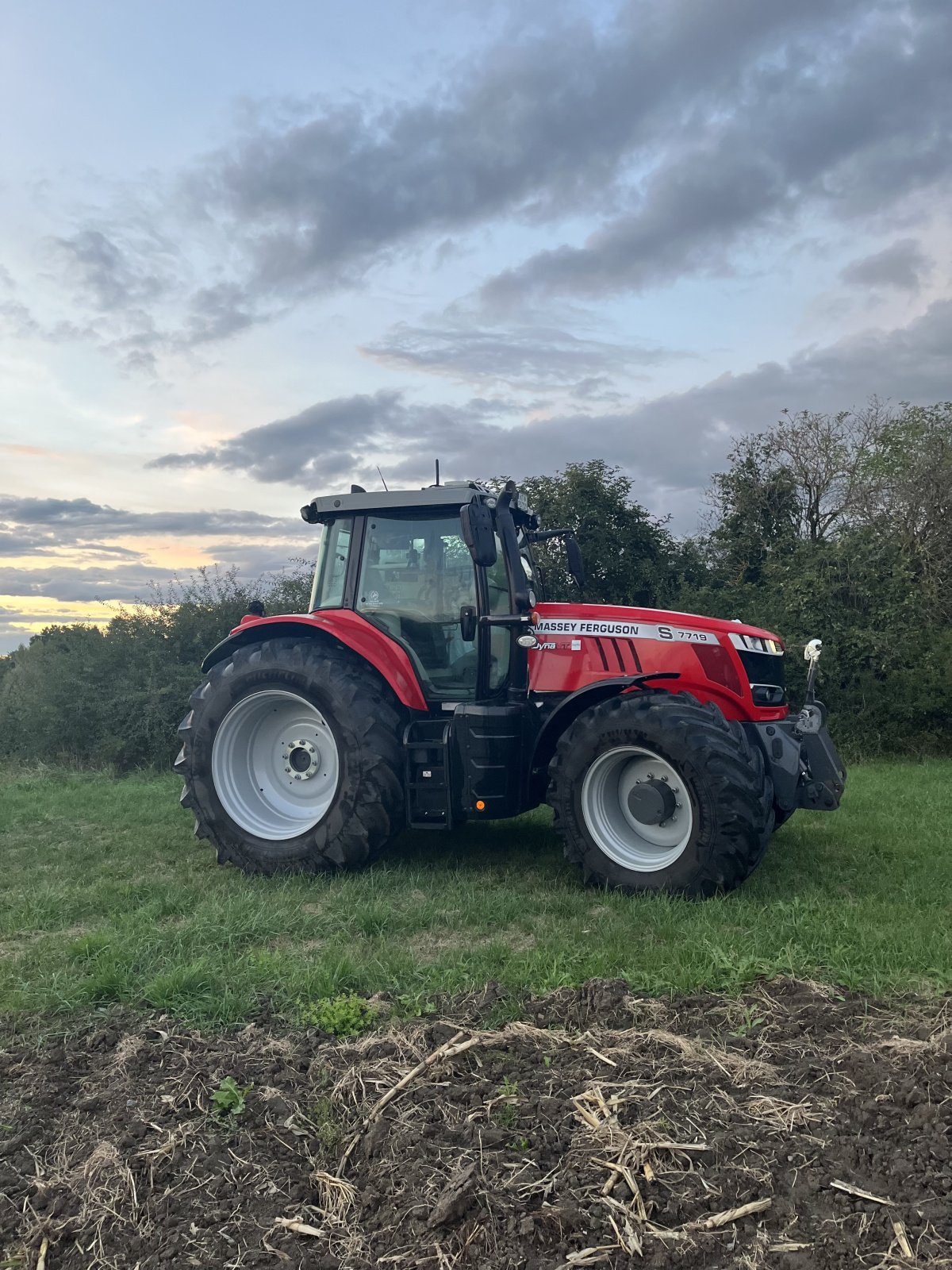 Traktor van het type Massey Ferguson 7719 S Dyna-VT, Gebrauchtmaschine in Düllstadt (Foto 2)