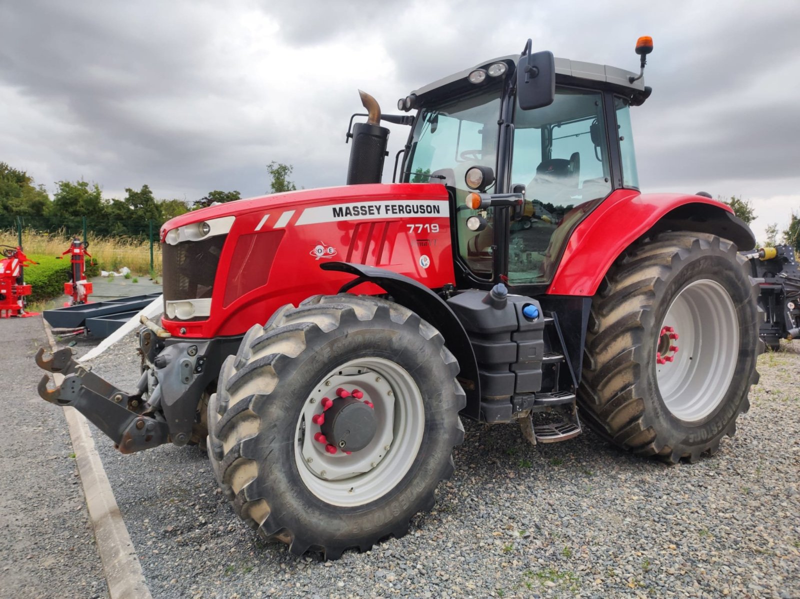 Traktor του τύπου Massey Ferguson 7719, Gebrauchtmaschine σε Laval (Φωτογραφία 1)