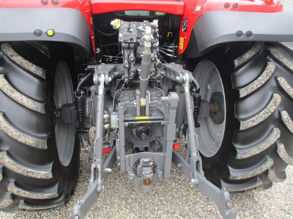 Traktor tipa Massey Ferguson 7724S Dyna 6 Næsten ny traktor med få timer, Gebrauchtmaschine u Lintrup (Slika 2)