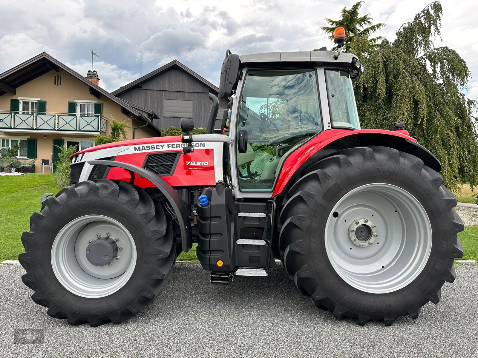 Traktor of the type Massey Ferguson 7S 210 Dyna VT Exclusiv, Gebrauchtmaschine in Rankweil (Picture 10)